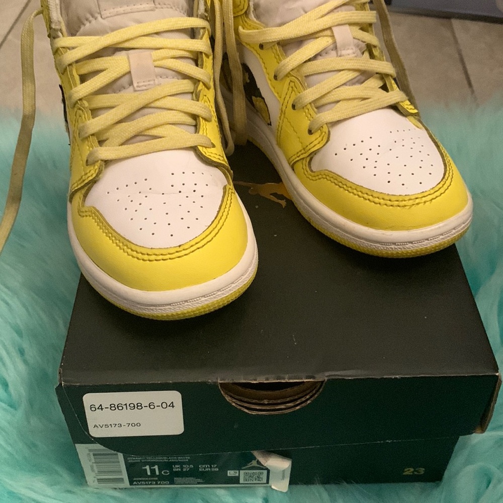 Girls 11c Jordan 1 Mid SE
